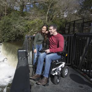 INVACARE-KITE-LIFESTYLEIMAGE-OUTDOOR-INDOOR-POWERCHAIR